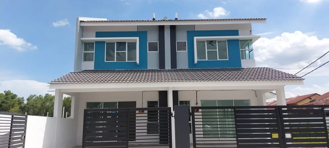 Front elevation of two Vista Tropika double-storey terrace show units with gates and car porches, Lahat, Ipoh, Perak