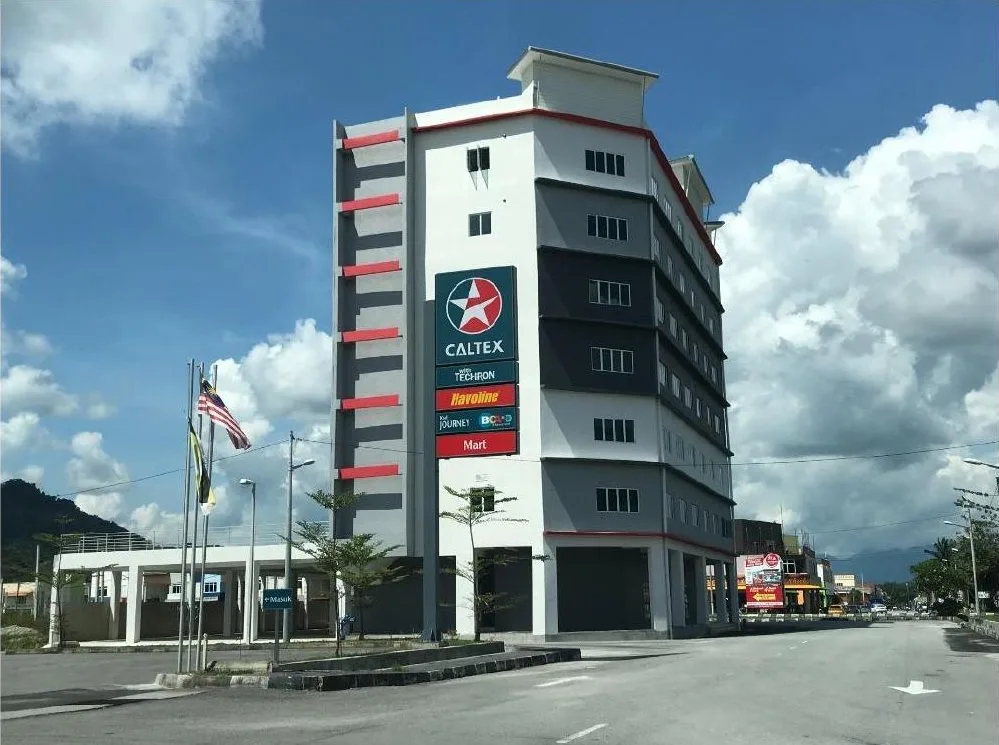 Hotel block with a Caltex station at the entrance to Lintang Square, Waterfront Celebration Village, Jalan Lintang, Sungai Siput, Perak
